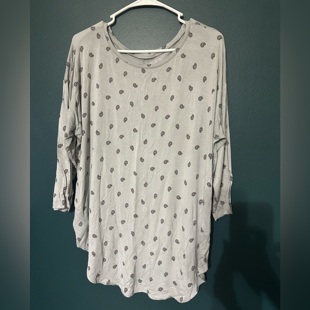 LOFT Gray Paisley Long Sleeve Top